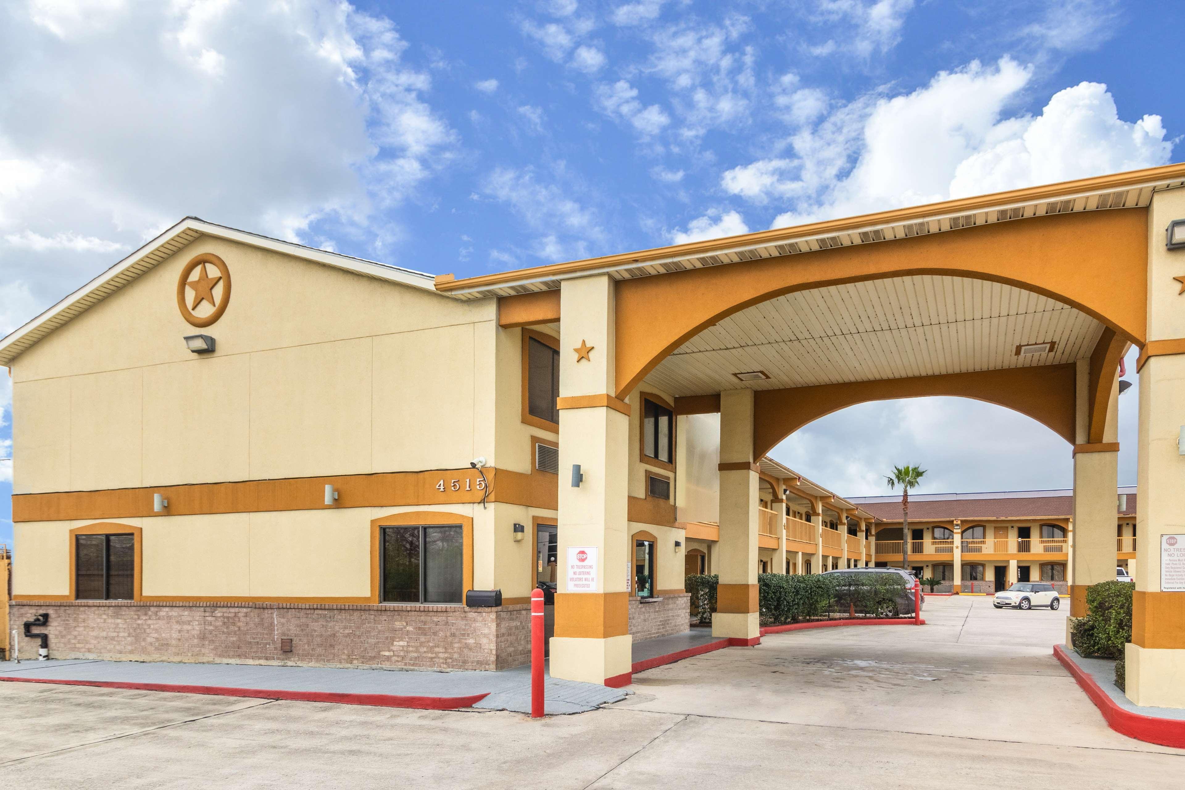 Hotel Dan Inn Uberaba & Convencoes By Nacional Inn Екстер'єр фото