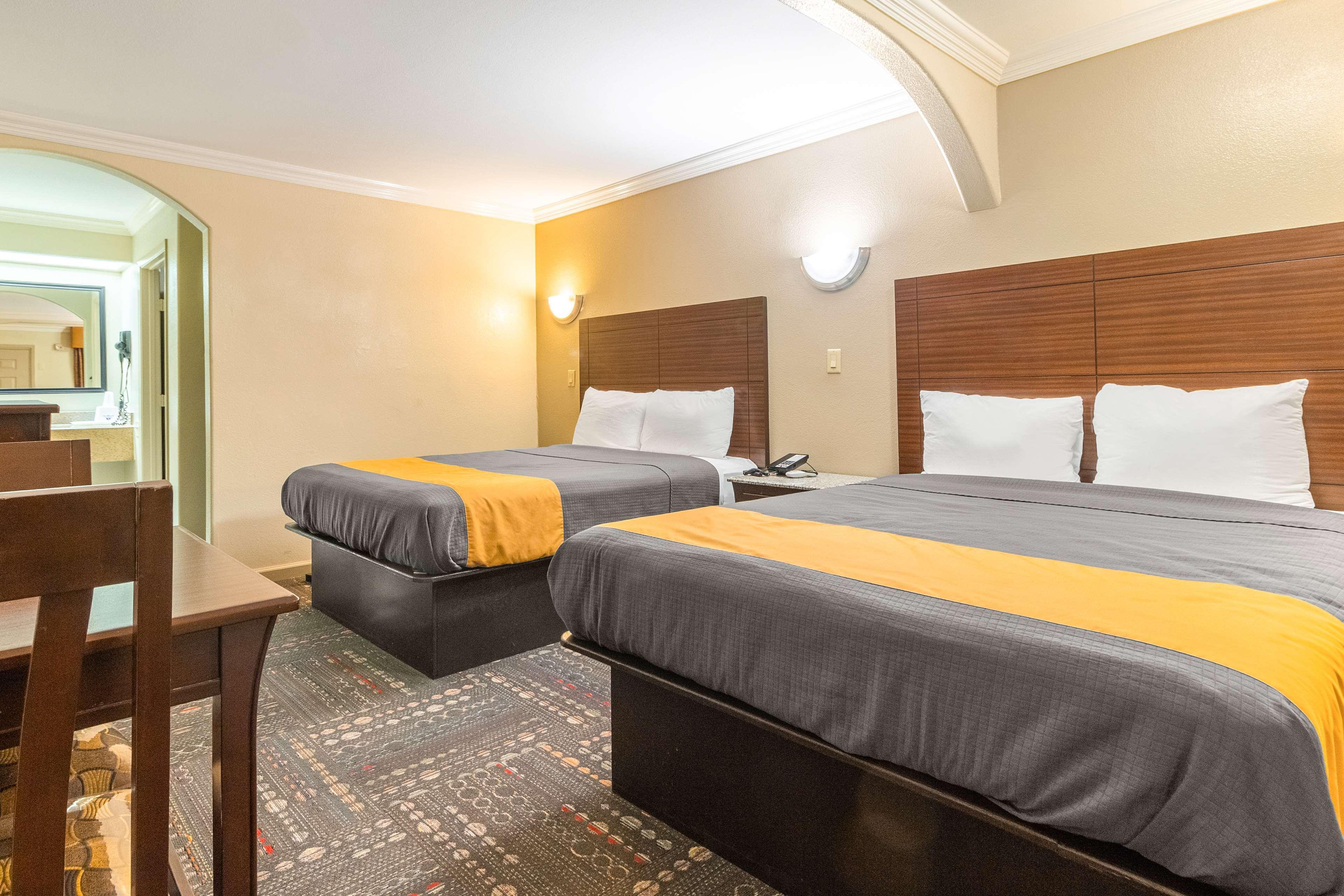 Hotel Dan Inn Uberaba & Convencoes By Nacional Inn Екстер'єр фото